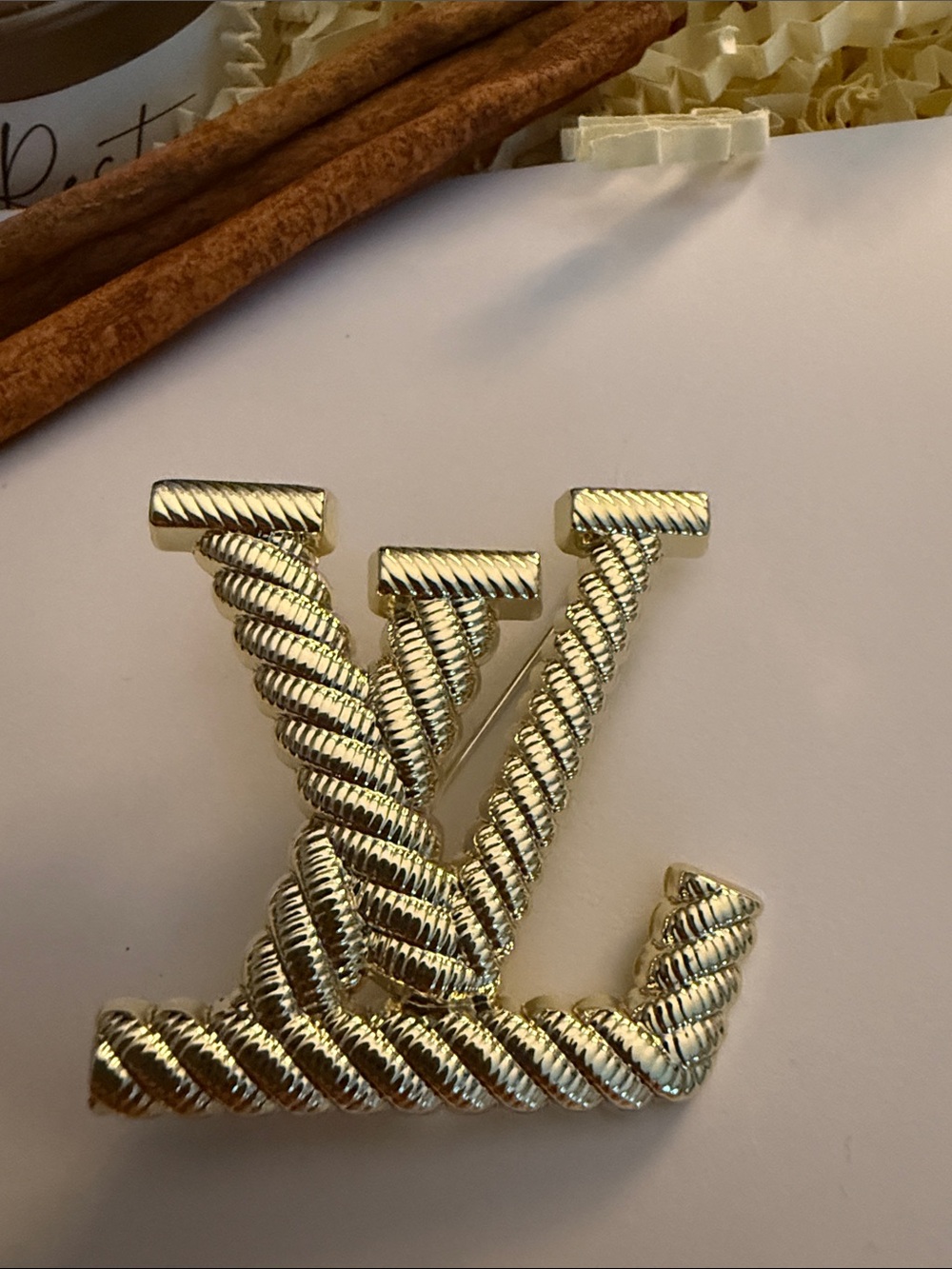 Gold Twisted Rope Logo Brooch Pin - Picture 6 of 6